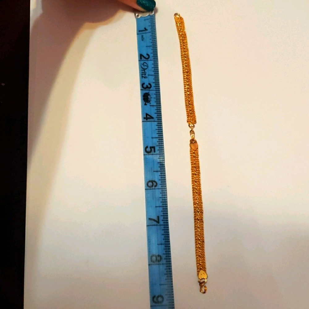 SOLD!! Gold-Toned Chain-link Bracelet w/ Hearts 🔴 - Picture 6 of 8